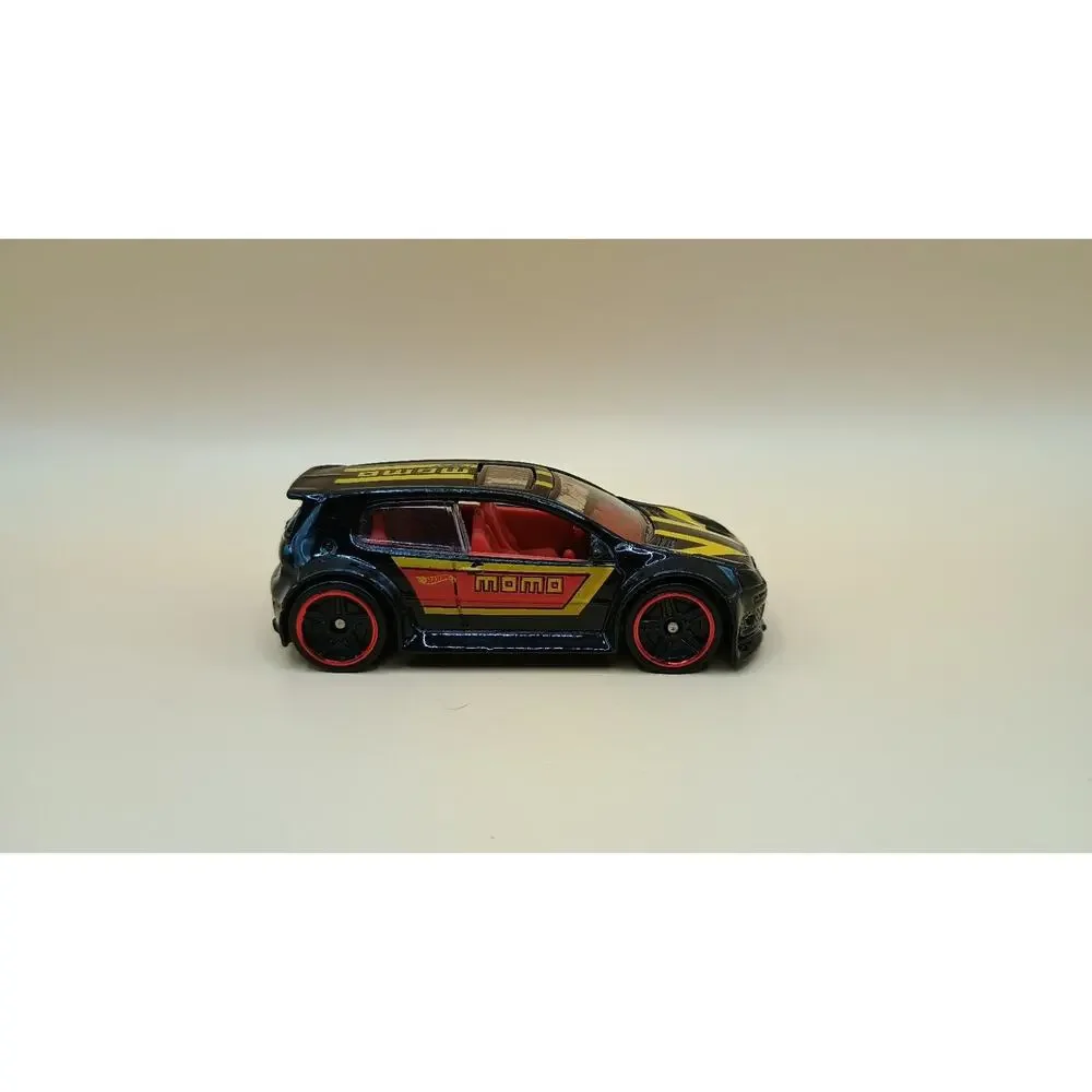 Hot Wheels 2019 Red Edition 3/12 Volkswagen Golf GTI Black MOMO
